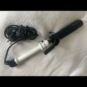 SOLD - Hot Tools 1.5” Curling Iron